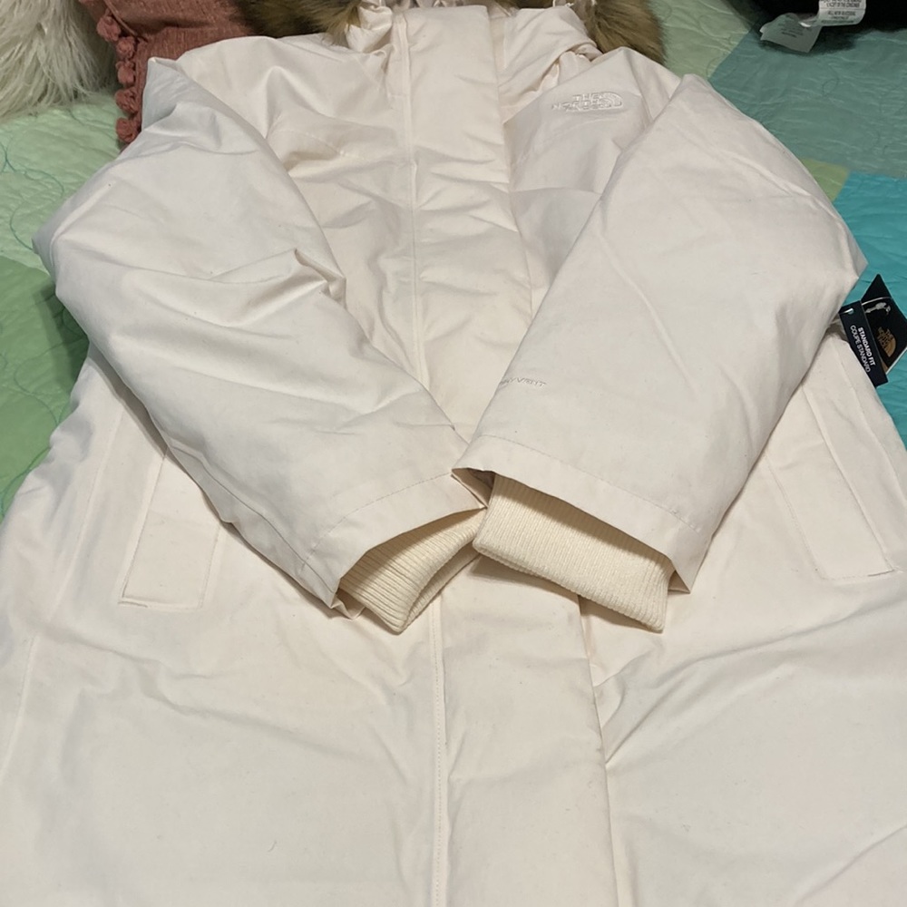 NWT North Face Arctic Parka - Gardenia White/Silver grey leopard print - Picture 13 of 16